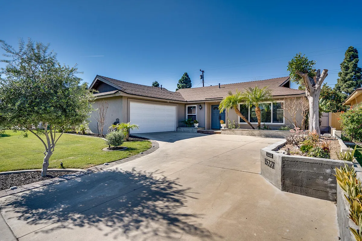 Long drive way - 15221 Nottingham Ln