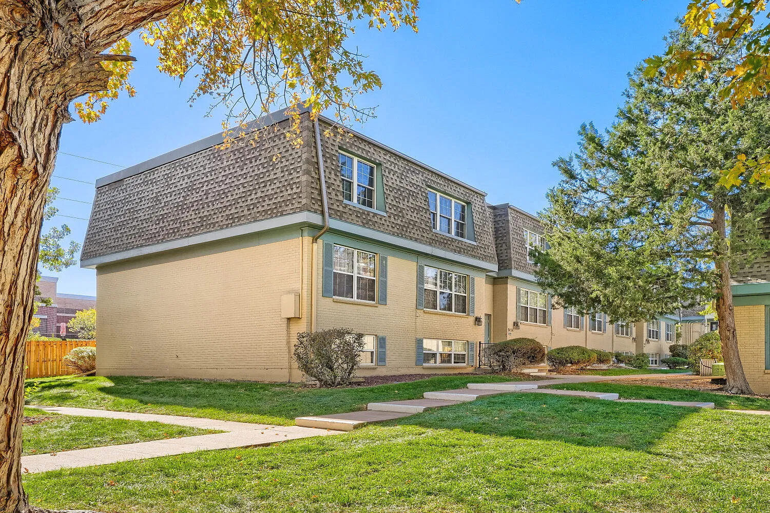 2 bed, 1004 sqft, $1,525 — Photo 1