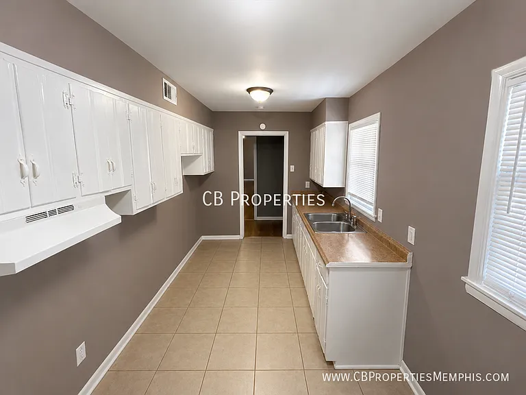 1382 Janis Dr — Photo 2