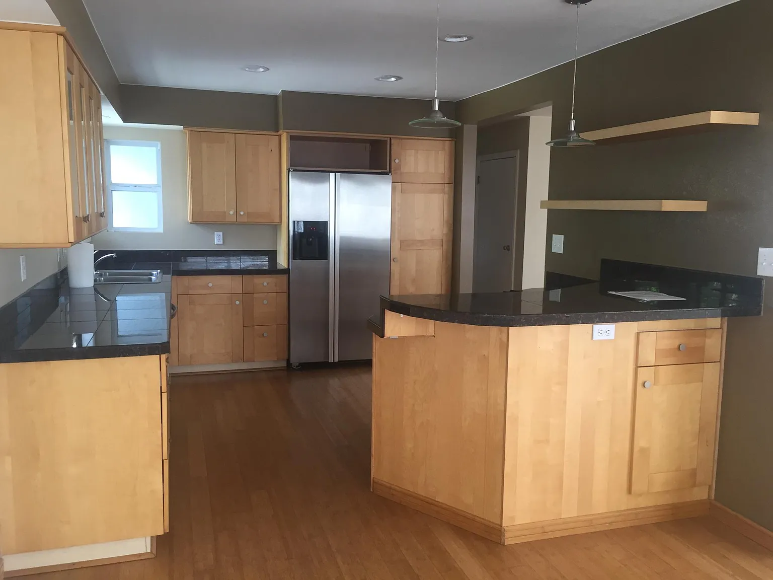 4 bed, 1650 sqft, $6,000 — Photo 3