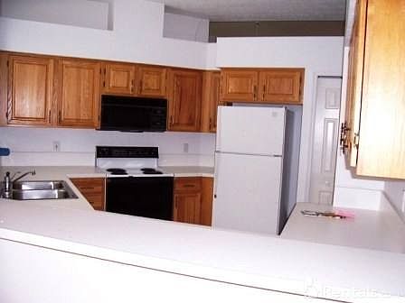 4th image of 1568 W Union St