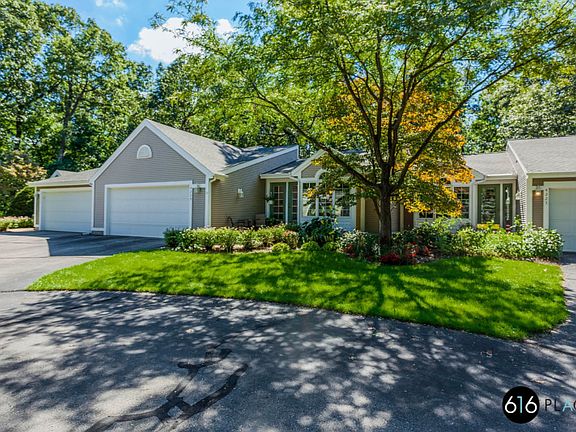 3rd image of 4229 Valley Hollow Dr NE #22