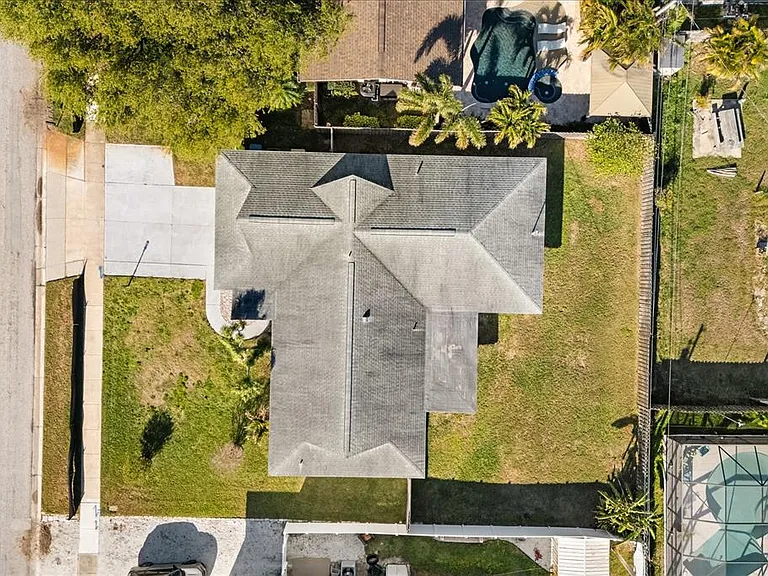 13923 Brewster Dr — Photo 32