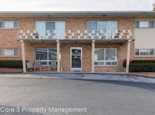 229 Robinhood Ln #3, Bloomington, IL