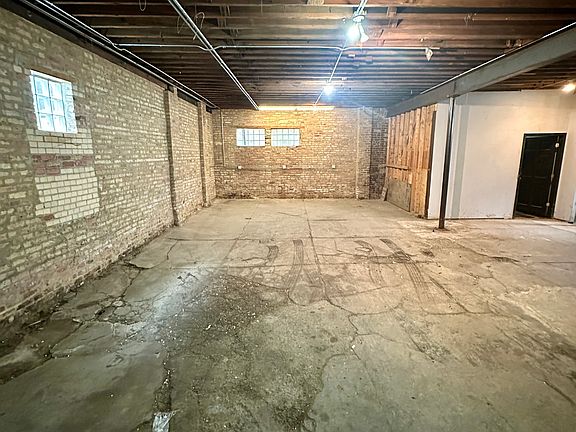 3rd image of 1820 W Race Ave #G