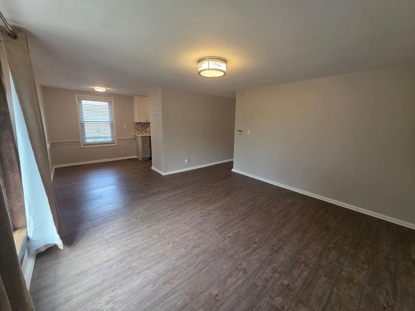 3 bed, 1.0 bath, 920 sqft, $1,300 — Photo 4
