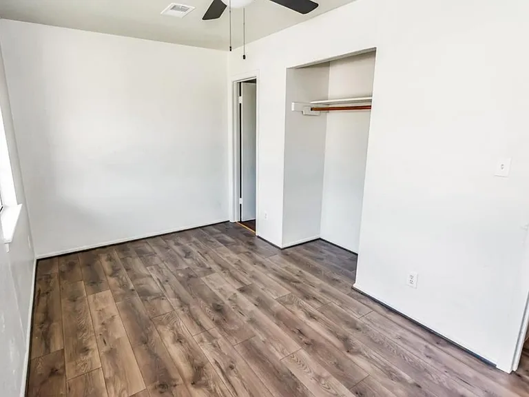 9734 Farragut St — Photo 11