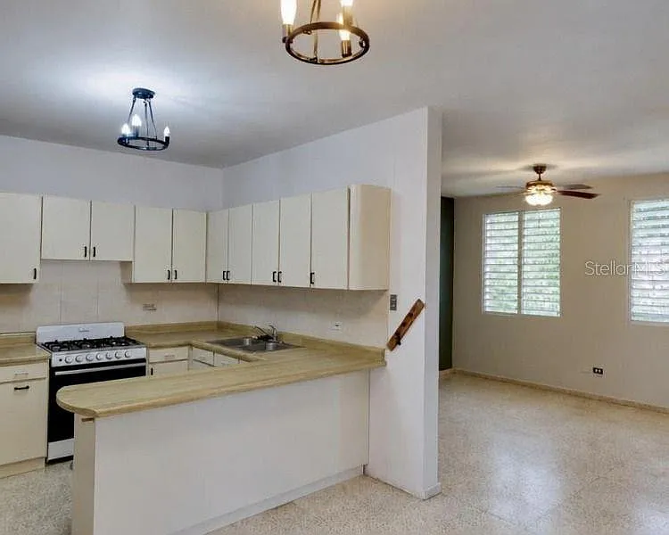 3 bed, 2.0 bath, 259 sqft, $1,100 — Photo 3