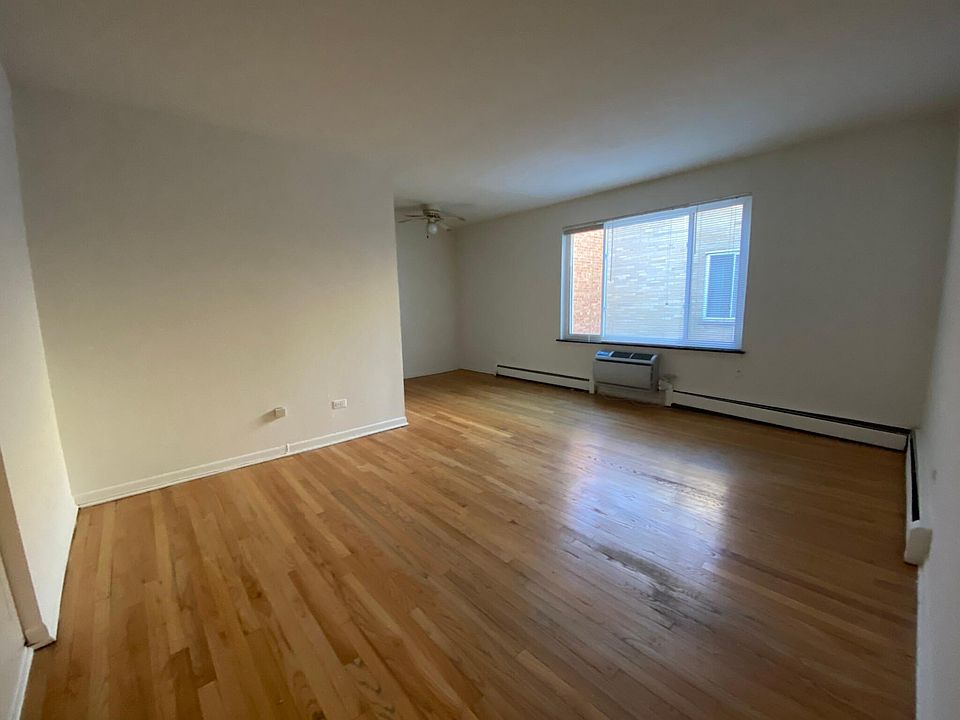 1st image of 516 W Melrose St APT 402