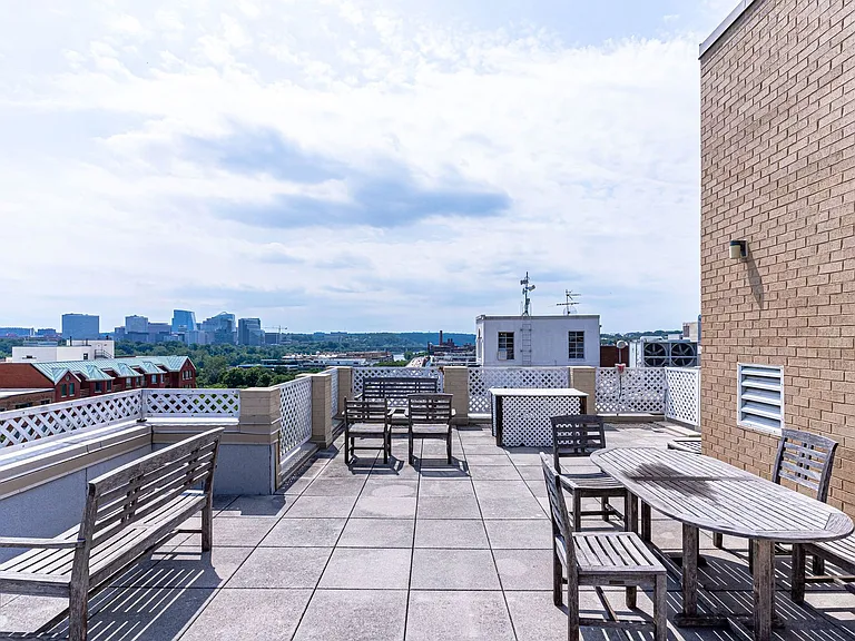 2501 K St NW #1B — Photo 31