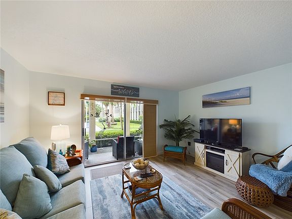 3rd image of 835 18th St APT 307