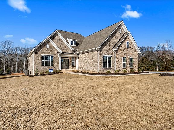 3rd image of 103 Wagner Ct