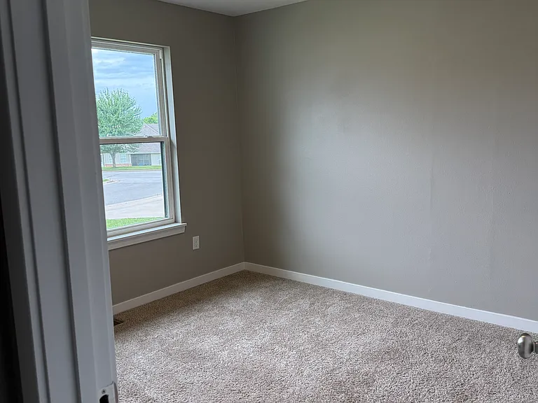 709 E Penzance Cir — Photo 12