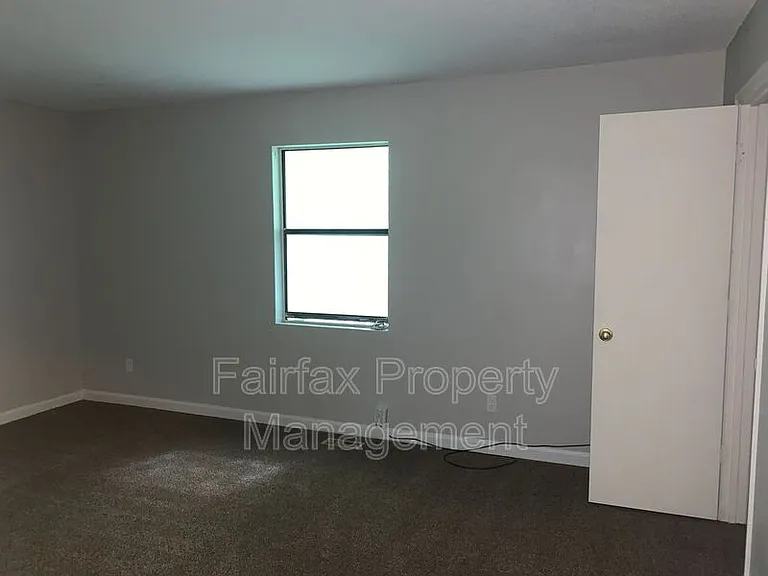 1427 Cherrycrest Dr — Photo 20
