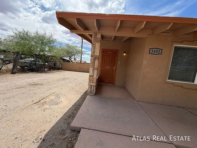 1932 S Campbell Ave — Photo 22