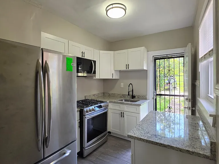 1418 N Dukeland St — Photo 9