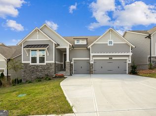 7052 Cottage Grove Dr, Flowery Branch, GA 30542