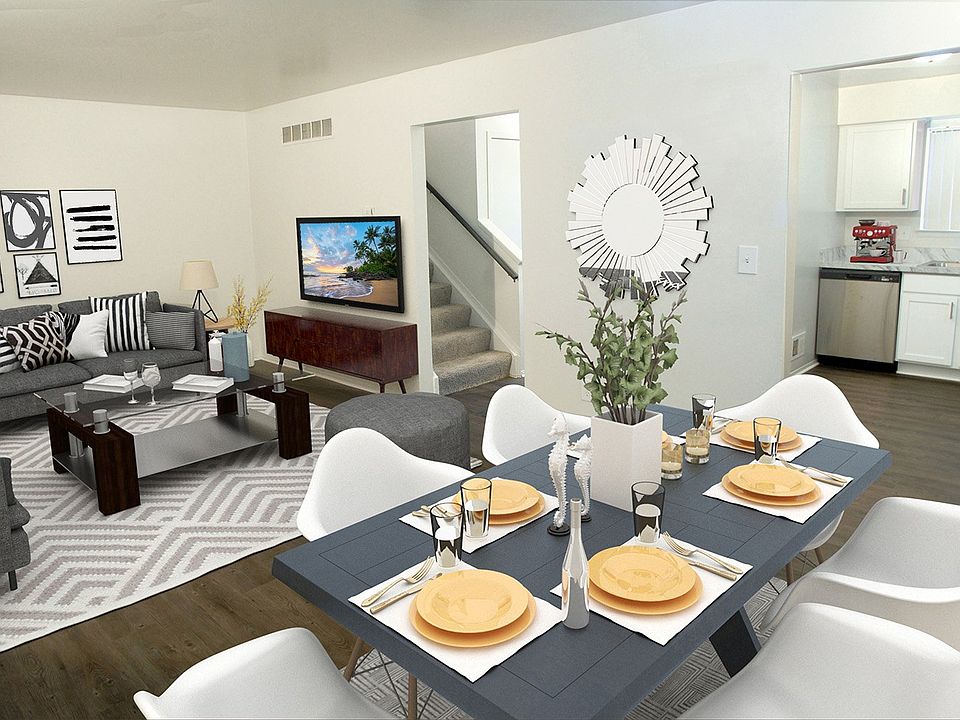 n updated community nestled among vast grounds and yet just minutes from Farmington Hills, M-1, Telegraph Road and I-696.