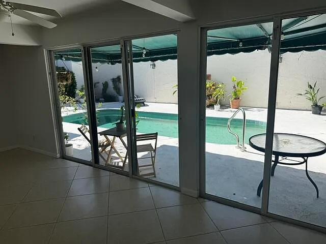112 E Coral Fish Ln — Photo 15