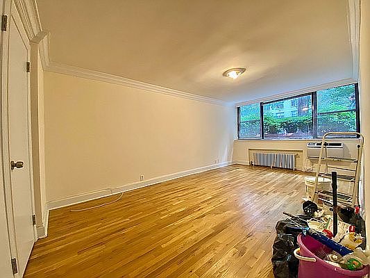 3rd image of 148 W 68th St APT 1G