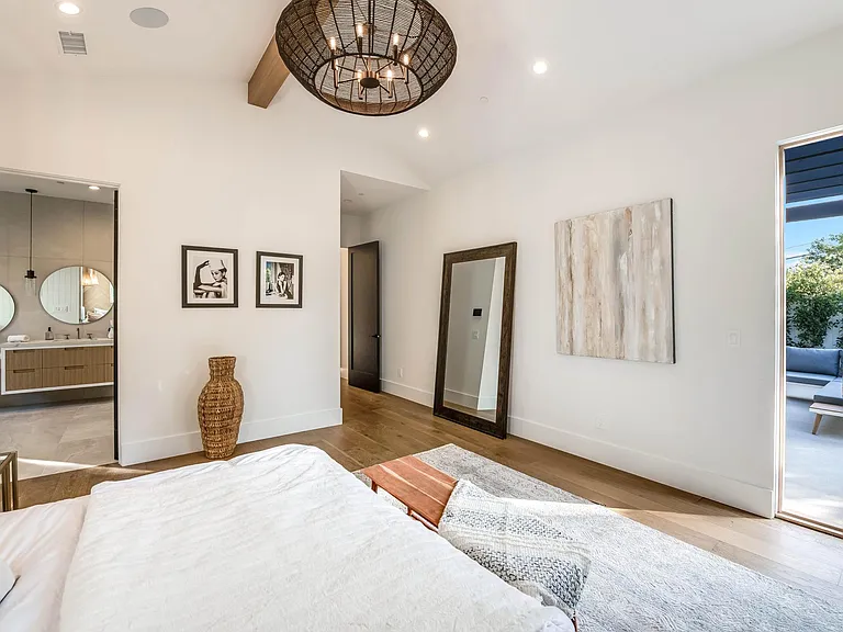 5323 Allott Ave — Photo 49