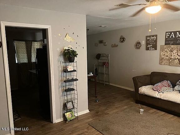 3rd image of 4021 Ponderosa Dr