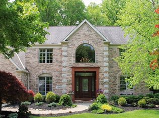 30421 Oakwood Cir, North Olmsted, OH 44070