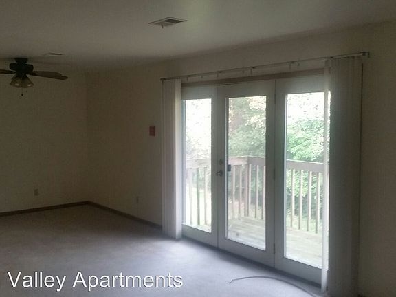 3rd image of 1700 Green Valley Dr APT 2
