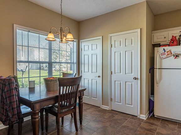 5th image of 337 Kirkcauldy Dr
