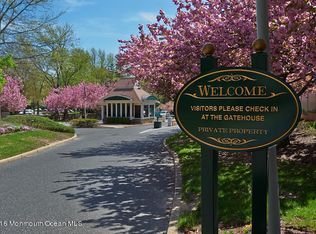 29 Eastport Ct, Red Bank, NJ 07701