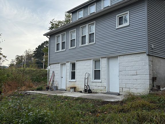 3rd image of 578 Millers Run Rd #A