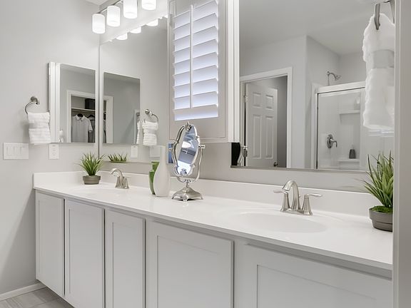 Owner s bath with dual sinks