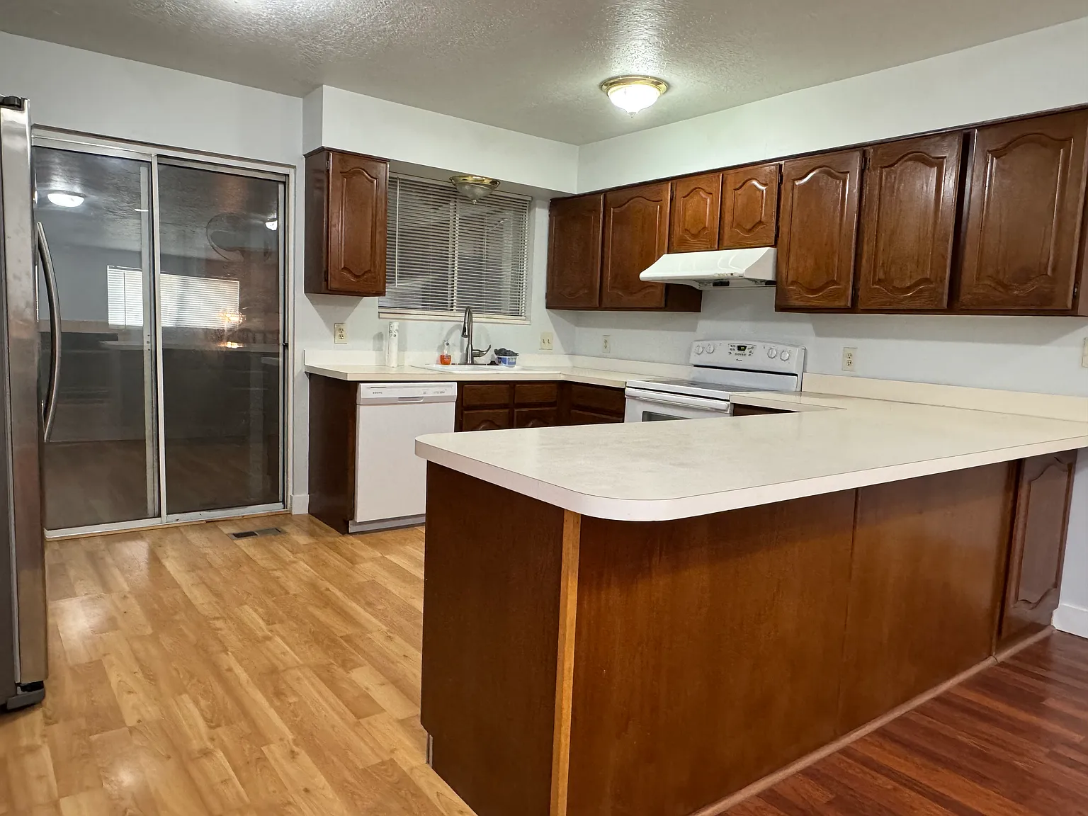 4 bed, 2488 sqft, $2,500 — Photo 4