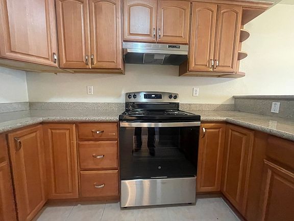 4th image of 410-418 7th St #303