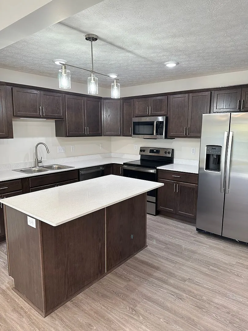 Brand New 3 Bedroom Townhomes for rent — Photo 1