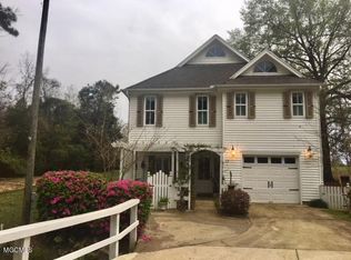 13 Pelican Cv, Diamondhead, MS 39525