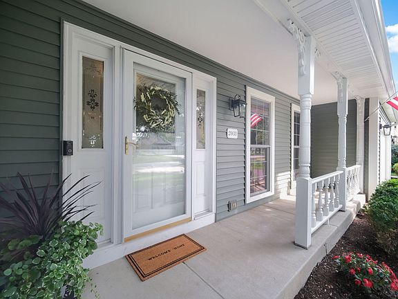 3rd image of 2031 Burnham Pl