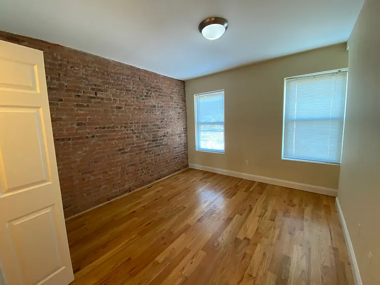 555 Winchester Ave — Photo 13