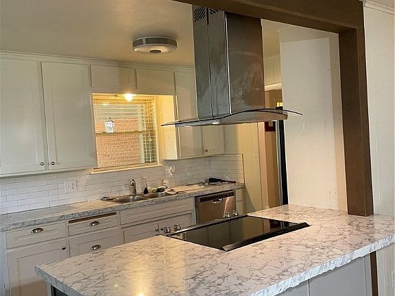 3rd image of 1101 W Pine St