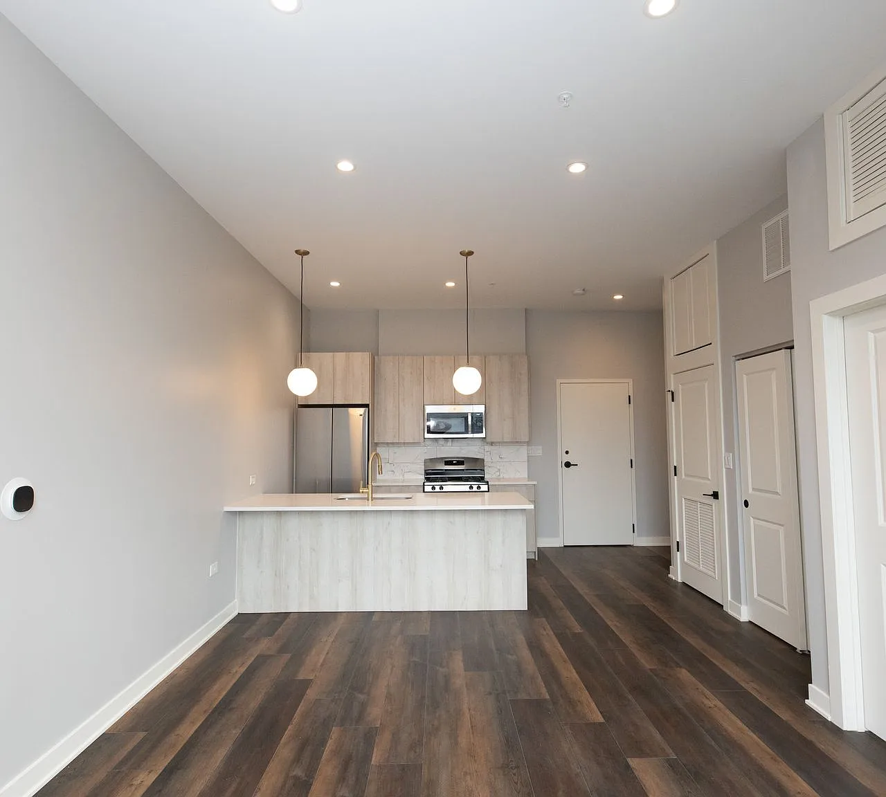 913 W School St Apartments — Photo 4