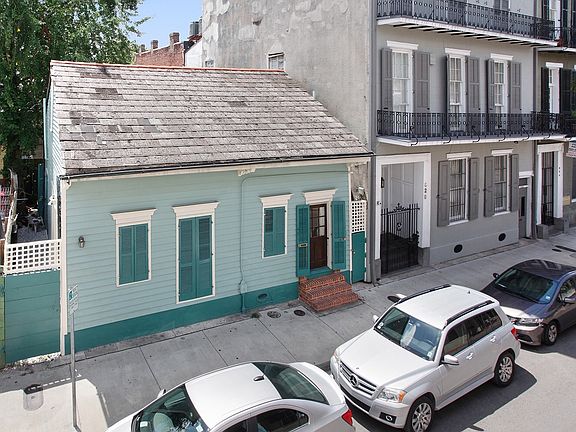 2nd image of 830 Burgundy St