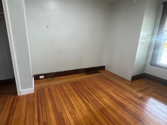 3rd image of 318 Norton St #1