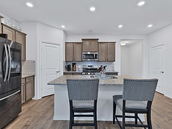 5th image of 717 Rawhide Way