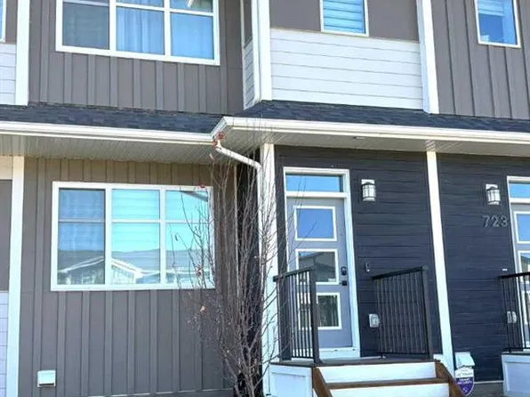 335 E Wolf River Dr SE, Calgary, AB T2X 4M8