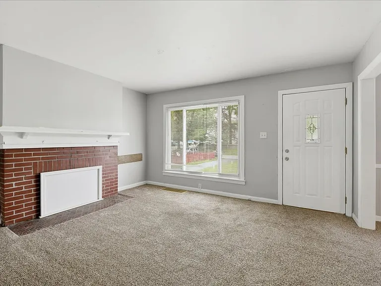 3436 N Lasalle St — Photo 4