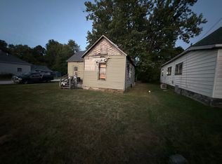 312 N Buchanan St, Benton, IL 62812