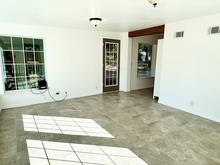 921 Bradleys Bnd — Photo 10