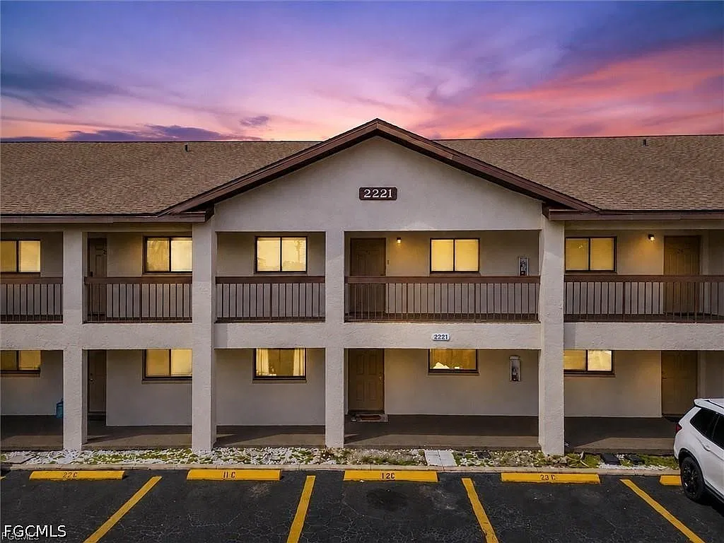 2 bed, 2.0 bath, 1011 sqft, $1,100 — Photo 1