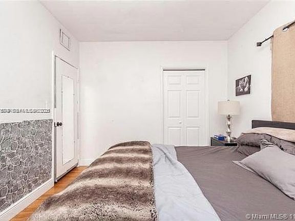 5th image of 1025 NE 17th Way