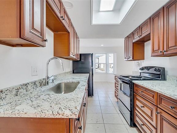 3rd image of 5125 Lakeview Ct